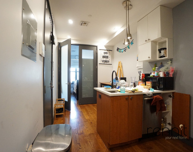 Knickerbocker Avenue - Photo Thumbnail 3