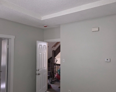 43 Gilbert Avenue - Photo Thumbnail 13