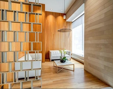 West 31st Street - Photo Thumbnail 8