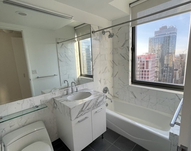 West 31st Street - Photo Thumbnail 2
