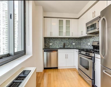 West 31st Street - Photo Thumbnail 1