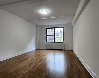 East 38th Street - Photo Thumbnail 3