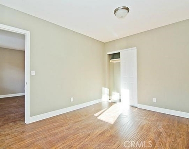 626 W 59th Place - Photo Thumbnail 8
