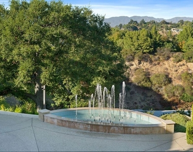 8 Beverly Ridge Terrace - Photo Thumbnail 39