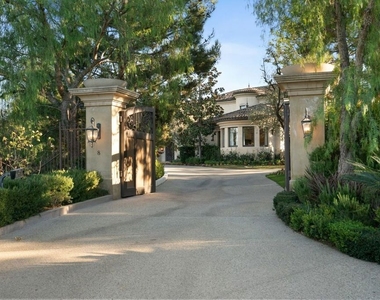 8 Beverly Ridge Terrace - Photo Thumbnail 1