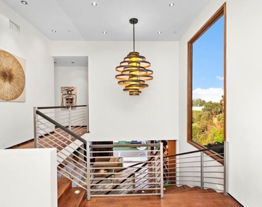1018 Stradella Road - Photo Thumbnail 17