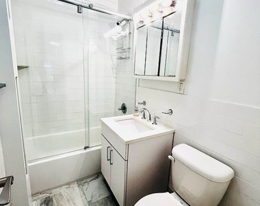 206 West 104th Street - Photo Thumbnail 2