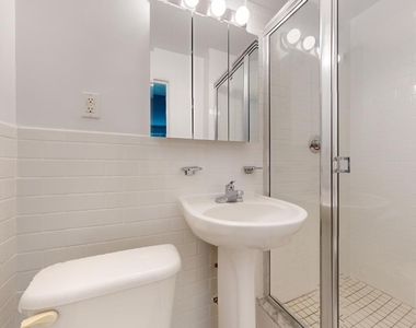 East 65th Street - Photo Thumbnail 6