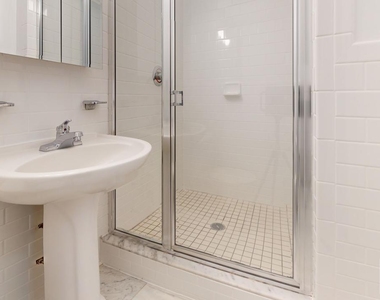 East 65th Street - Photo Thumbnail 5
