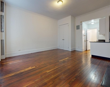 East 65th Street - Photo Thumbnail 3