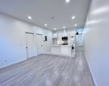 188 Wadsworth Avenue - Photo Thumbnail 6