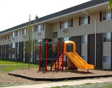 200 N Crestlane Dr - Photo Thumbnail 3