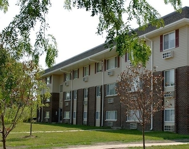 200 N Crestlane Dr - Photo Thumbnail 2