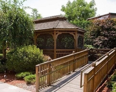 144 Cabot St - Photo Thumbnail 3