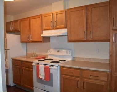 140 Russ St - Photo Thumbnail 13