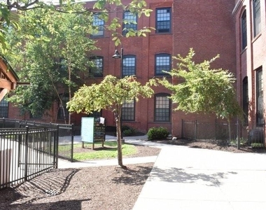 140 Russ St - Photo Thumbnail 2