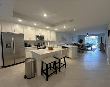 14221 Heritage Landing Boulevard - Photo Thumbnail 3