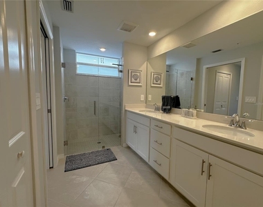 14221 Heritage Landing Boulevard - Photo Thumbnail 15