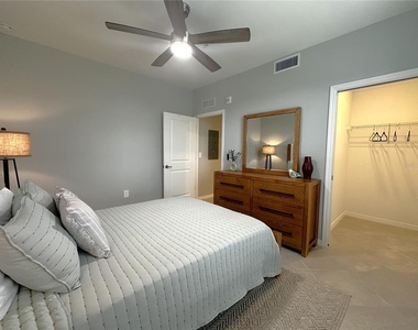 14221 Heritage Landing Boulevard - Photo Thumbnail 18