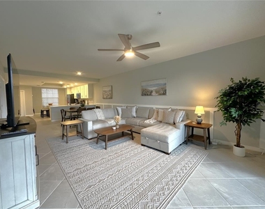 14221 Heritage Landing Boulevard - Photo Thumbnail 6