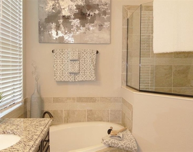 16808 Bwana Place - Photo Thumbnail 30