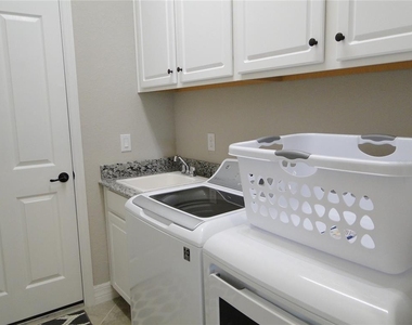 16808 Bwana Place - Photo Thumbnail 10