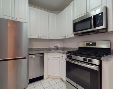 East 80th Street - Photo Thumbnail 4