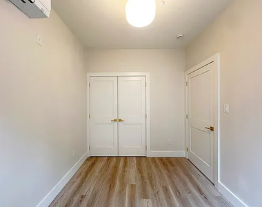 952 Bedford Avenue - Photo Thumbnail 6
