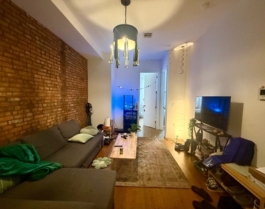 317 Pulaski Street - Photo Thumbnail 4
