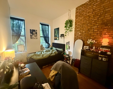 317 Pulaski Street - Photo Thumbnail 7