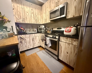 317 Pulaski Street - Photo Thumbnail 2