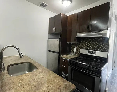 295 Throop Avenue - Photo Thumbnail 3
