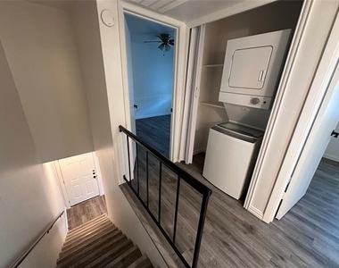 4011 Cole Avenue - Photo Thumbnail 5