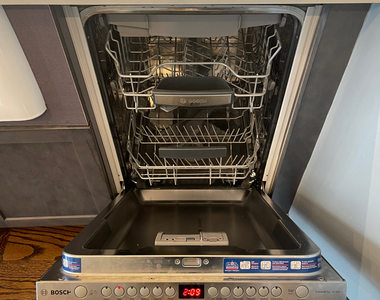 187 Kent Avenue - Photo Thumbnail 10