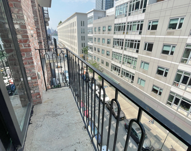 187 Kent Avenue - Photo Thumbnail 9