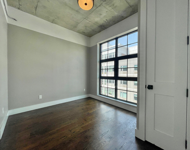 187 Kent Avenue - Photo Thumbnail 5