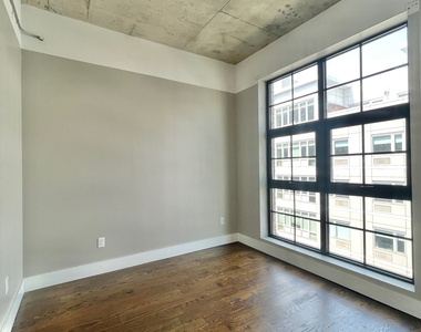 187 Kent Avenue - Photo Thumbnail 4