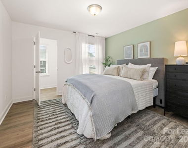 3308 Glade Drive - Photo Thumbnail 10