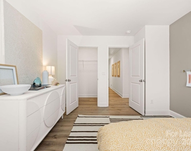 3308 Glade Drive - Photo Thumbnail 13
