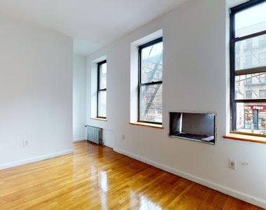 Third Avenue - Photo Thumbnail 15