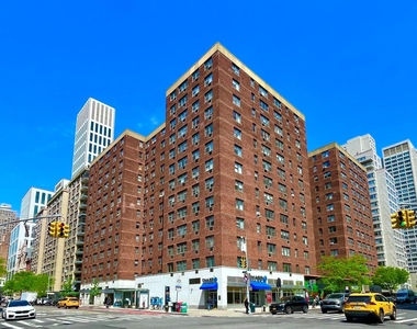 East 79th Street - Photo Thumbnail 0