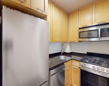 East 79th Street - Photo Thumbnail 2