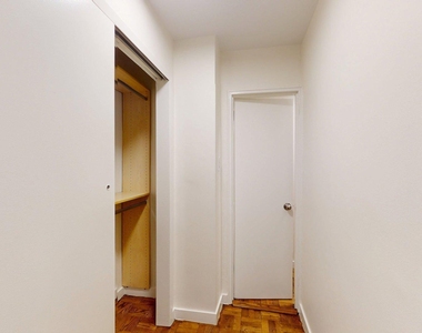 East 79th Street - Photo Thumbnail 3