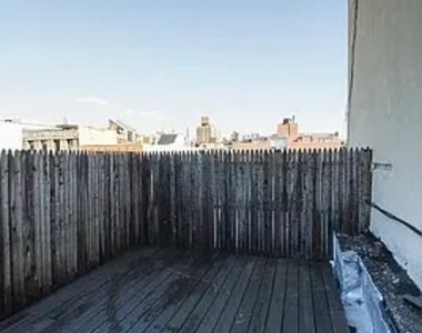 E 10th St - Photo Thumbnail 5