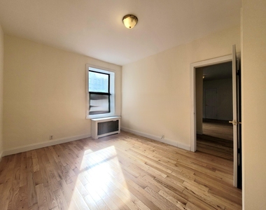 West 204th Street - Photo Thumbnail 4