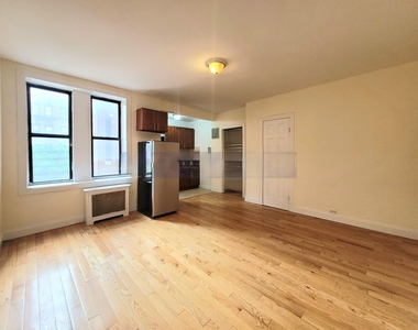 West 204th Street - Photo Thumbnail 2