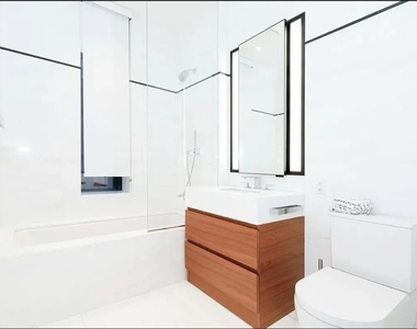 277 5th Avenue - Photo Thumbnail 3