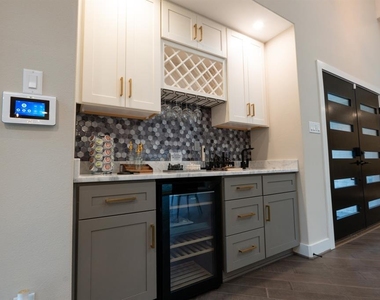 10023 Piping Rock Lane - Photo Thumbnail 11