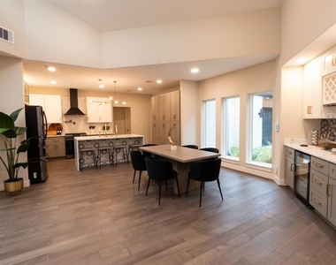 10023 Piping Rock Lane - Photo Thumbnail 7