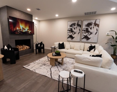 10023 Piping Rock Lane - Photo Thumbnail 3